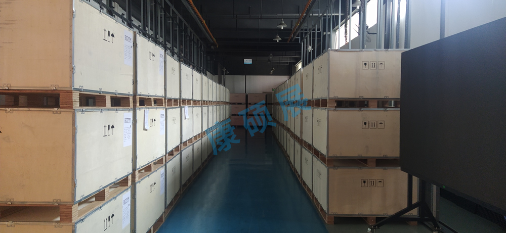 康碩展2000平米戶外格柵屏出貨，重量輕，風荷載小，IP67防水，高效能低功耗，易安裝、方便維護！