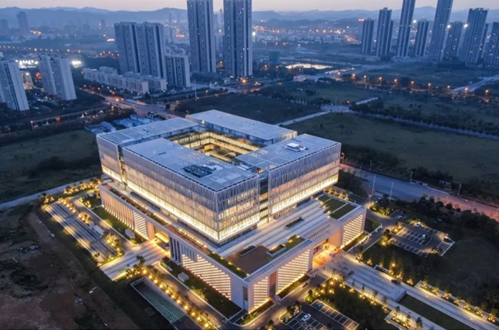 “龍湖書院 城市書匣”|雷曼康碩展790㎡顯示屏點亮柳州圖書館柳東新館