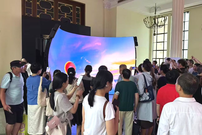 上海國際光影節雷曼康碩展沉浸式LED球幕吸睛
