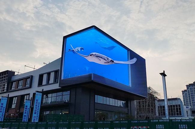雷曼康碩展裸眼3D大屏亮相赤峰市樂尚金街