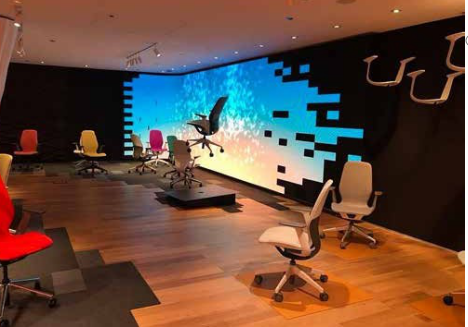 美國芝加哥Steelcase Showroom 戶內P4MM柔性屏