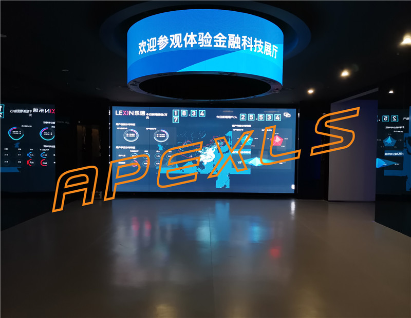 深圳P1.5MM戶內(nèi)COB顯示屏