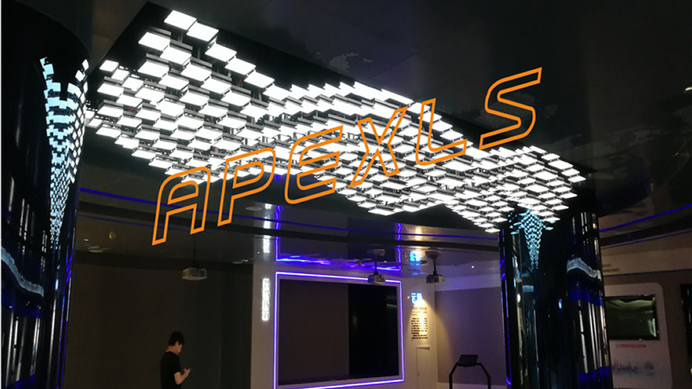 新疆P2.5MM戶內全彩LED天幕屏