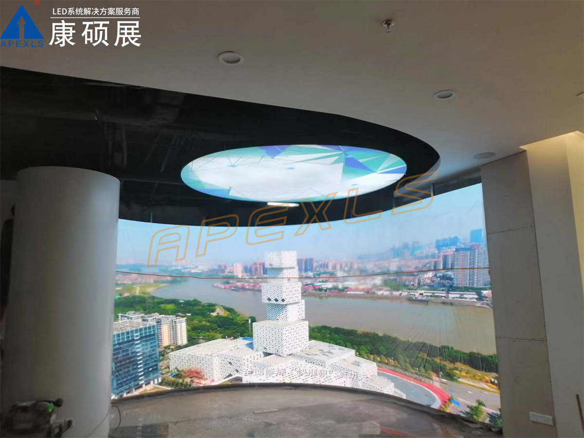 佛山日?qǐng)?bào)新聞中心創(chuàng)意顯示屏