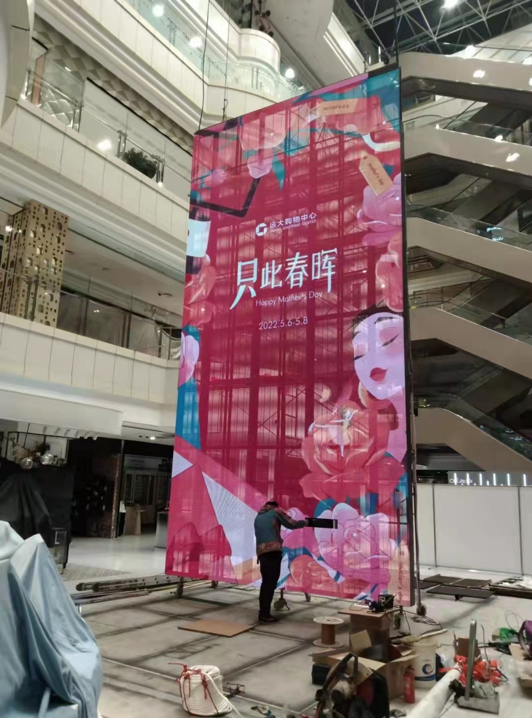 黑龍江遠大購物中心P3.91室內透明屏